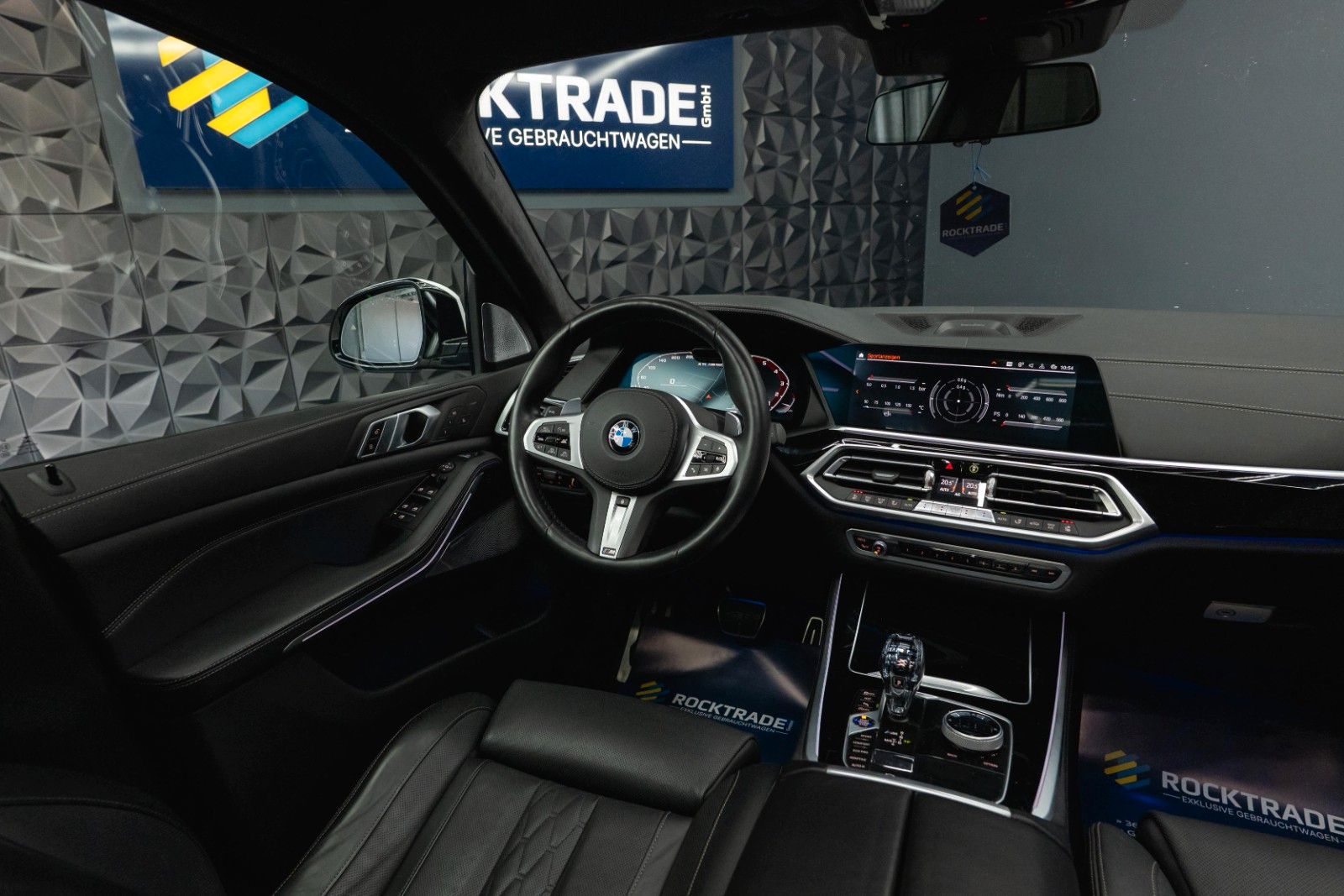 Fahrzeugabbildung BMW X5 M50i Shadow Line | ACC | Pano | Laser | Sky