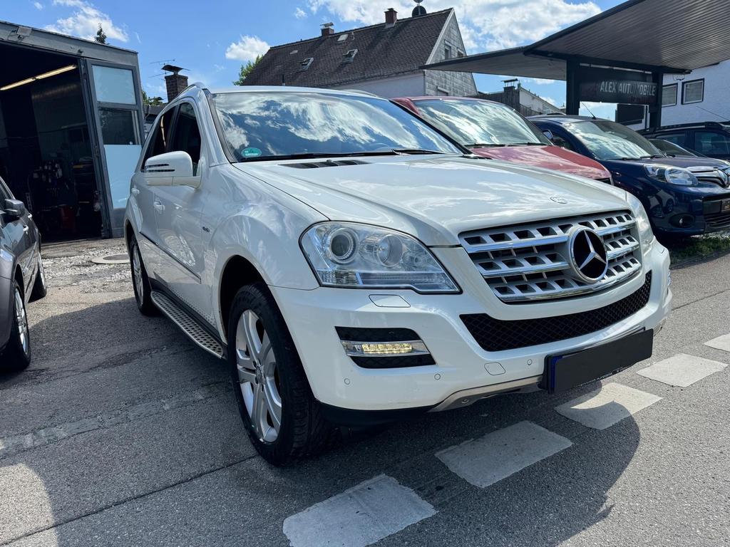 Mercedes-Benz ML 300 CDI 4MATIC BlueEFFICIENCY Leder Navi AHK