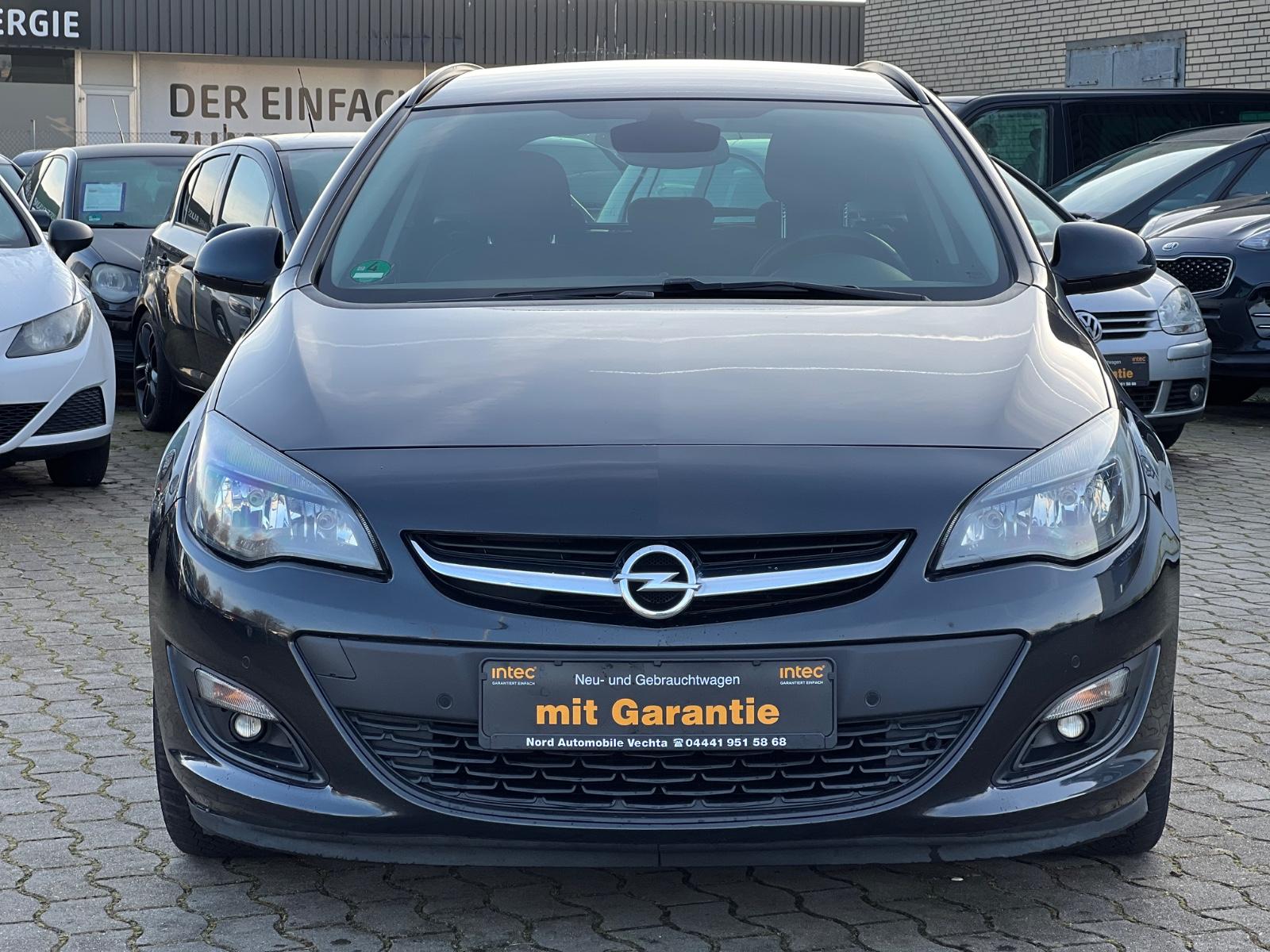 Opel Astra 2015 — салон