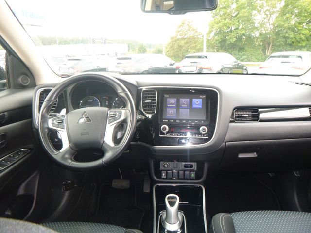 Fahrzeugabbildung Mitsubishi Outlander 4WD Plug-in Hybrid >AUT/AHK/Kamera<