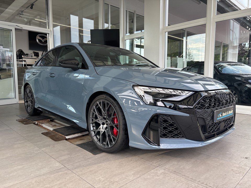 AUDI RS3 Limo 2.5i KERAMIK+PANO+SPORT AGA+SPORT SITZE