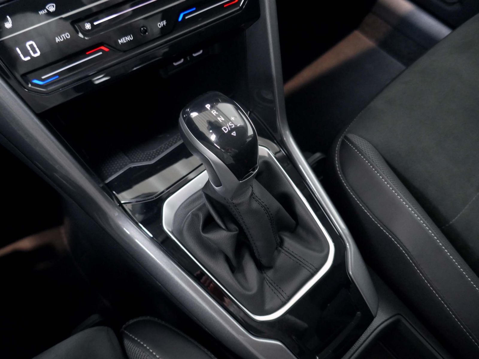 Fahrzeugabbildung Volkswagen T-Roc Style 2.0 TDI DSG | LED RFK ACC