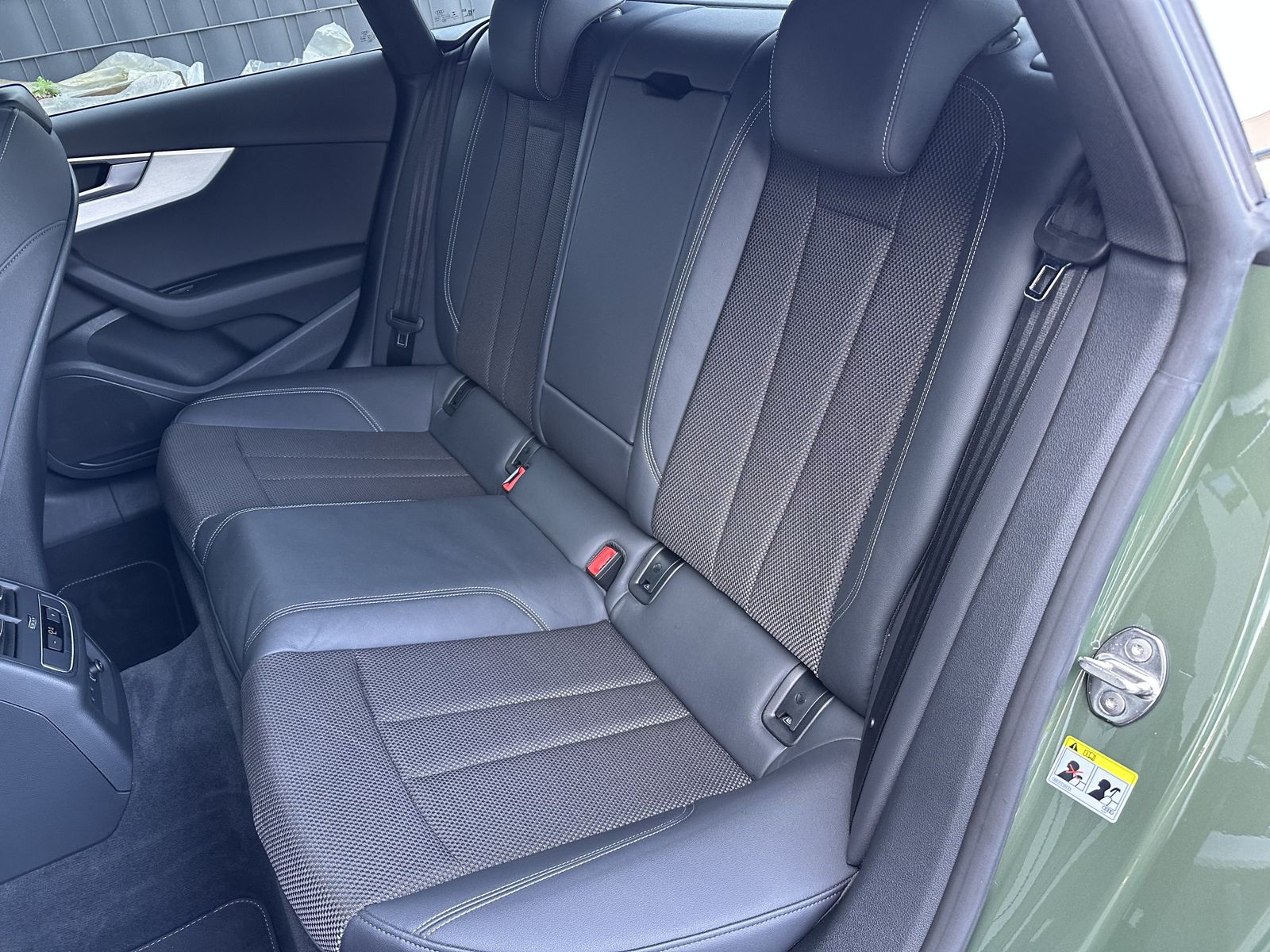 Fahrzeugabbildung Audi A5 SpB 40 TFSI Qu S-Line Black NAV+LED+PANO+20ZO