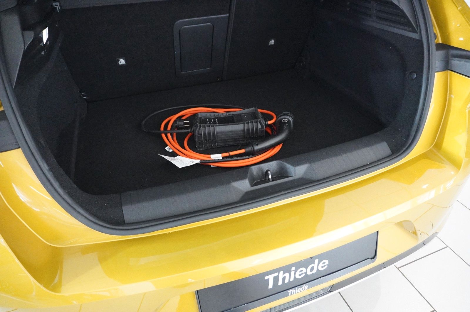 Fahrzeugabbildung Opel Astra L Lim. 1.6 HYBRID ELEGANCE NAVI/LED/SH/AHK