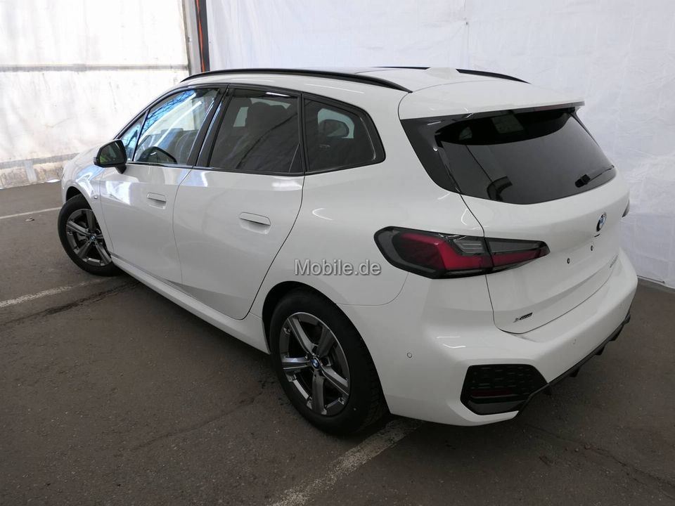 BMW 223 Active Tourer - Bild 3