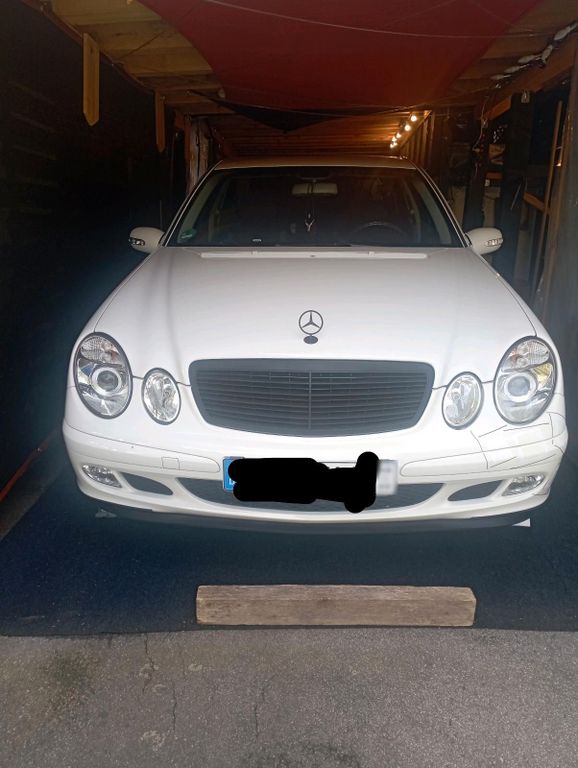 Image of Mercedes-Benz E 200