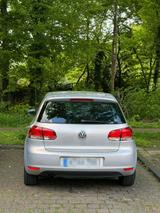 Volkswagen Golf 6 2011 Benziner das Auto in Köln - mit Benzin-Antrieb: Koeln