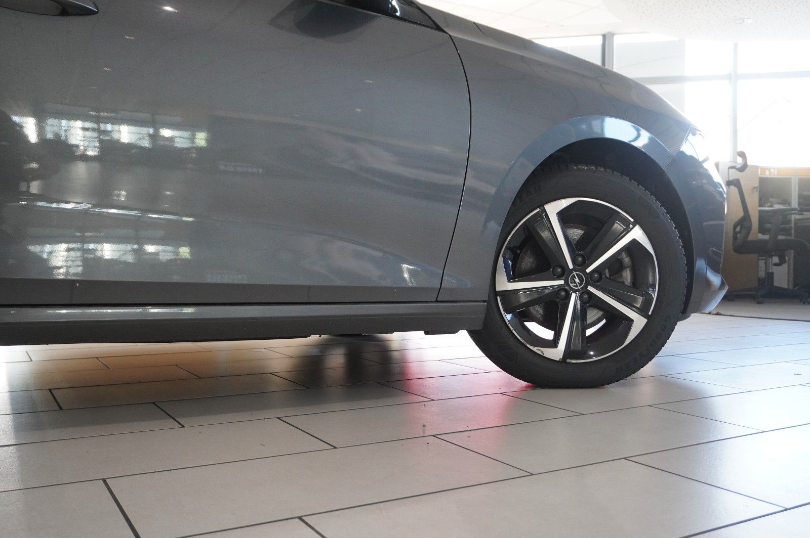Fahrzeugabbildung Opel Astra L ST 1.2T GS SPORT NAVI/LED/360°/PANO/HUD