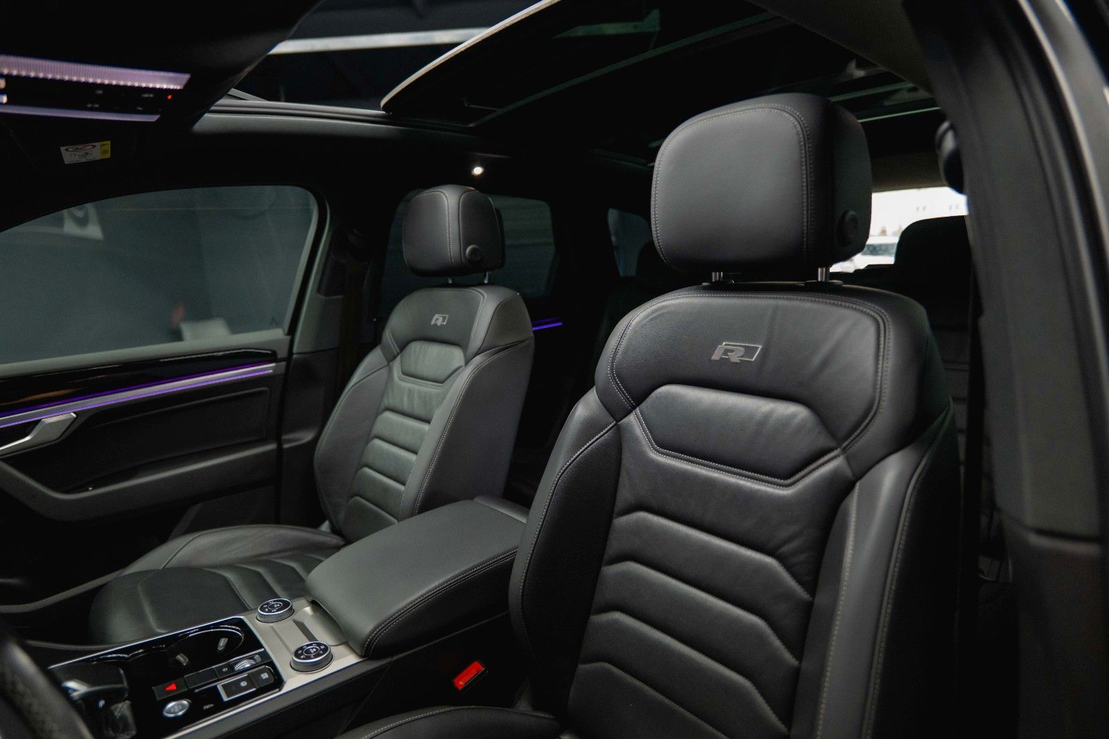 Fahrzeugabbildung Volkswagen Touareg V6 R-Line+ 4Motion *Pano*Matrix*DAB*19%*
