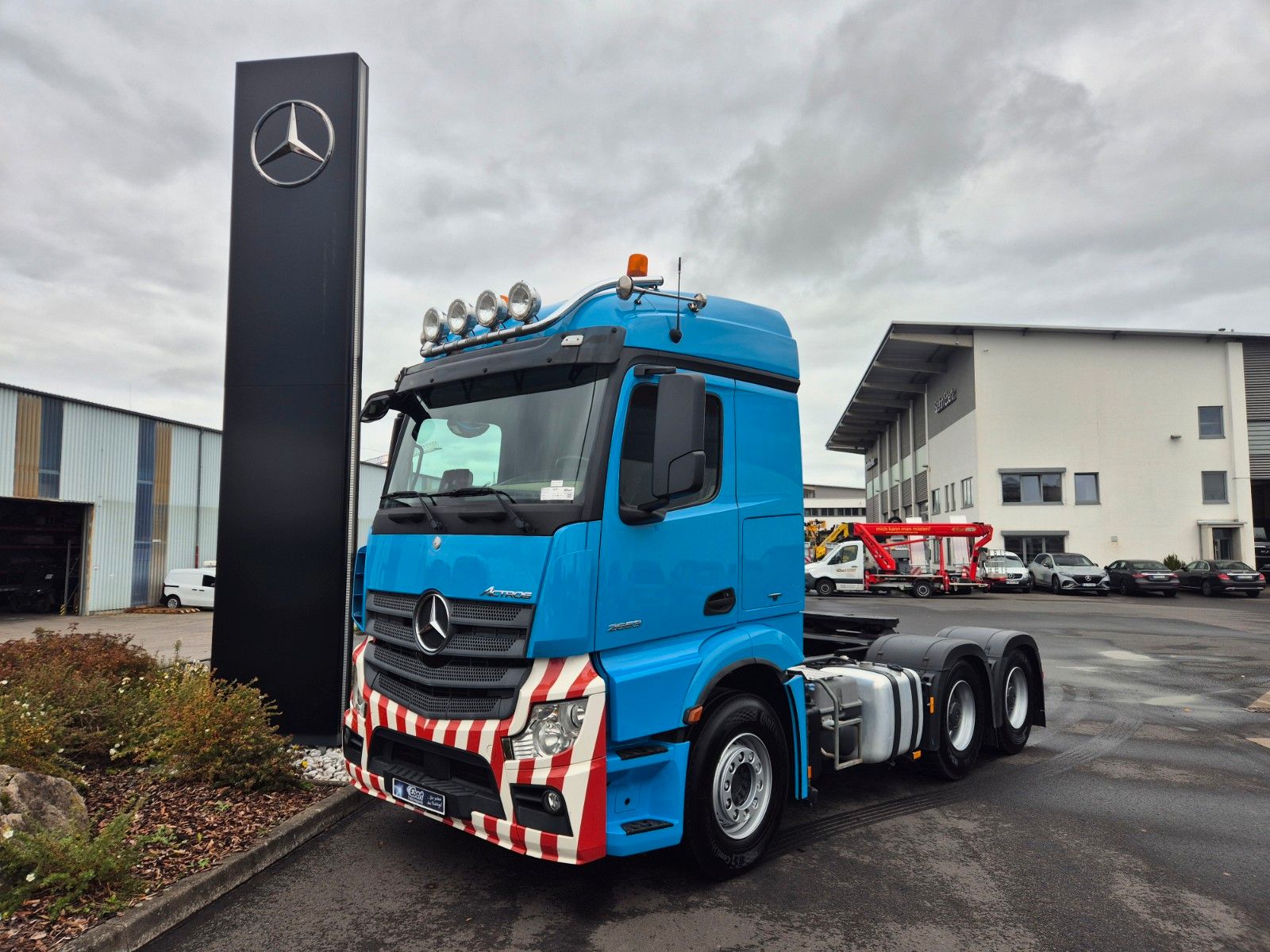 Fahrzeugabbildung Mercedes-Benz Actros 2653 LS 6x4 Retarder 120.000kg