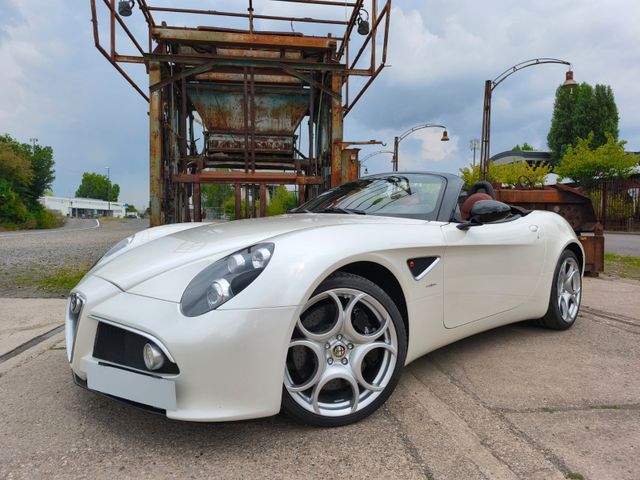 Alfa Romeo Einmaliges Duo 8C Spider + MiTo Edition Maserati
