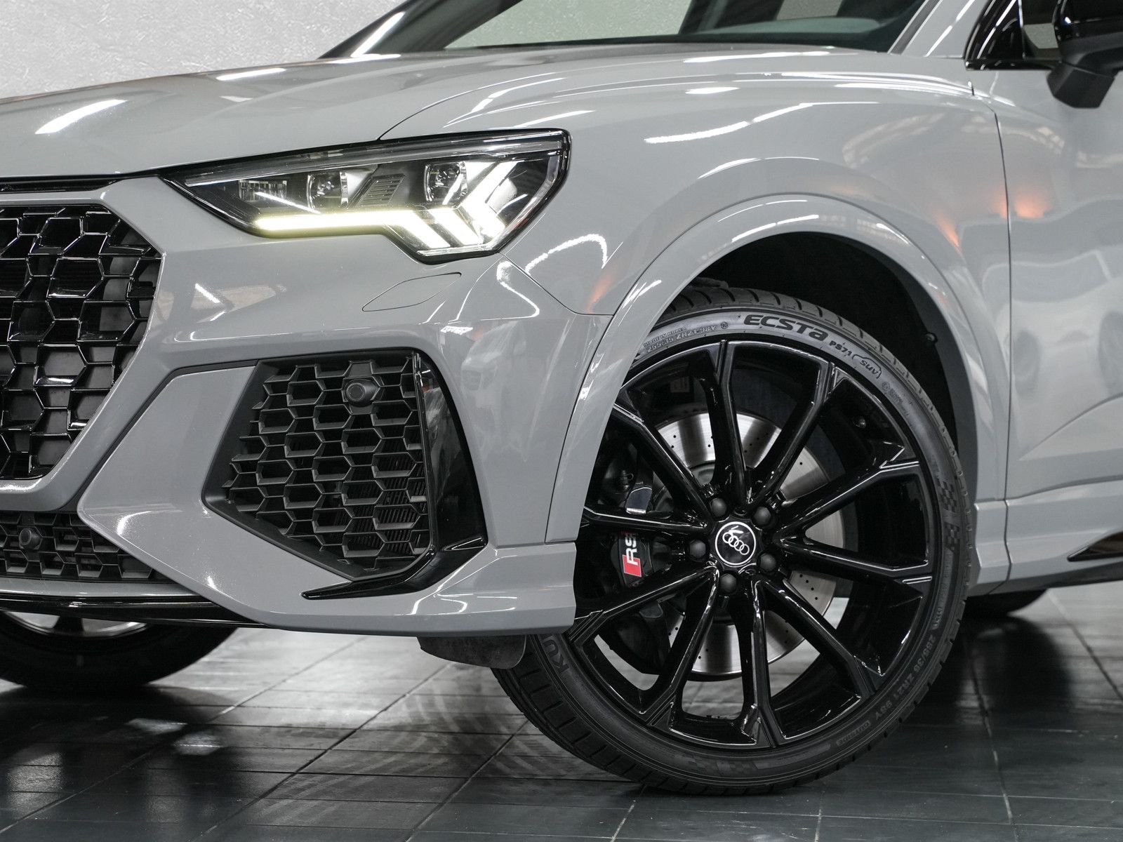 Fahrzeugabbildung Audi RSQ3 Sportback - RS-Sitze|21Zoll|RS-AGA|B&O