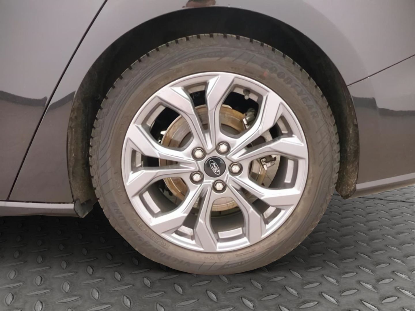 Fahrzeugabbildung Ford Focus Turnier ST-Line X Kamera VerkehrszeichERK