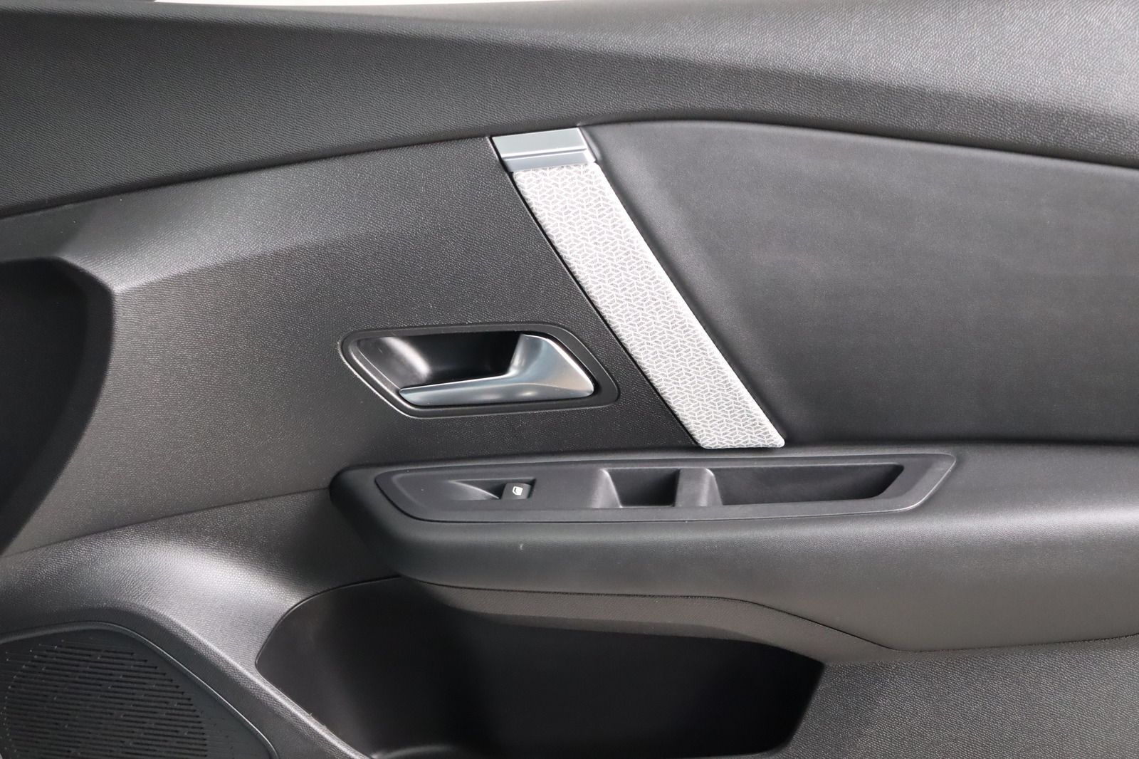 Fahrzeugabbildung Citroën C4 Shine PT 130 * HUD * LED * Navi *