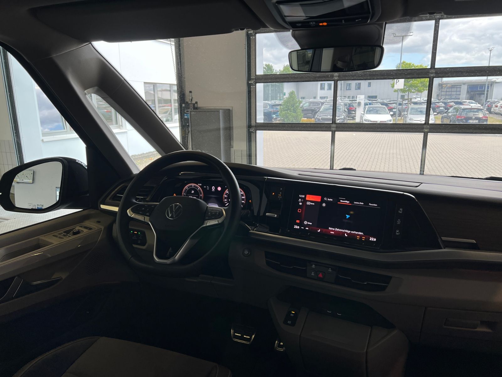 Fahrzeugabbildung Volkswagen Multivan T7 Style 2.0 TDI DSG *AHK, IQ.Light, Pa