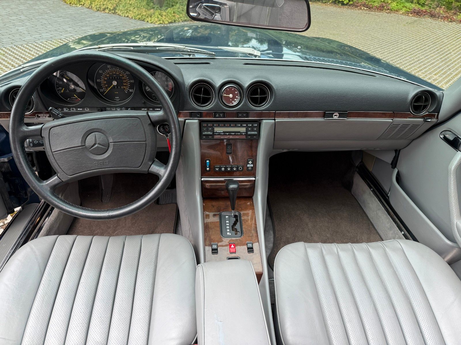 Fahrzeugabbildung Mercedes-Benz SL 560