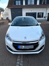 Peugeot 208 PureTech 82 Kundendienst+Zahnriemen neu!