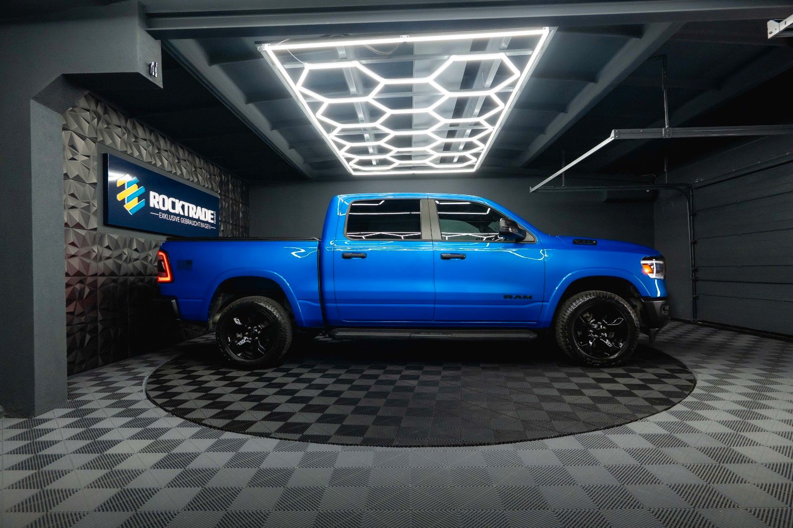 Fahrzeugabbildung Dodge RAM 5.7 V8 HEMI 4x4 Built to Serve AXLE LOCK LED