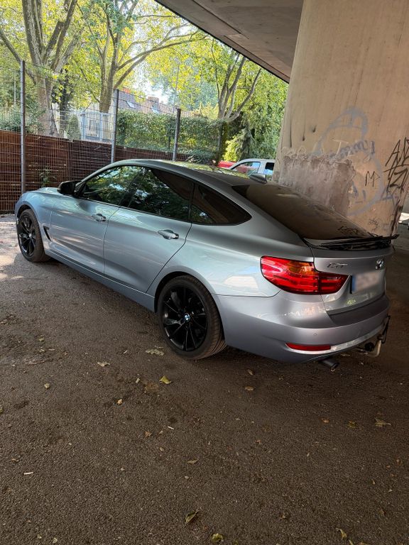 Image of BMW 320