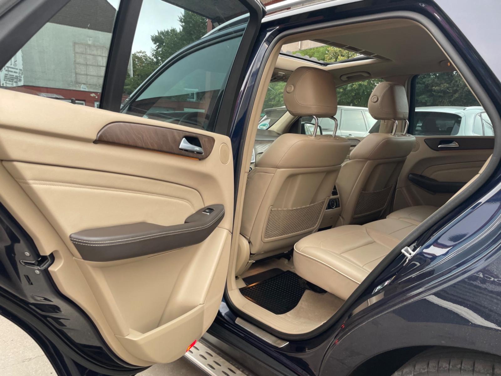 Mercedes-Benz ML 350 4Matic AMG /S-DACH/R-KAMERA/MEMORY/LEDER
