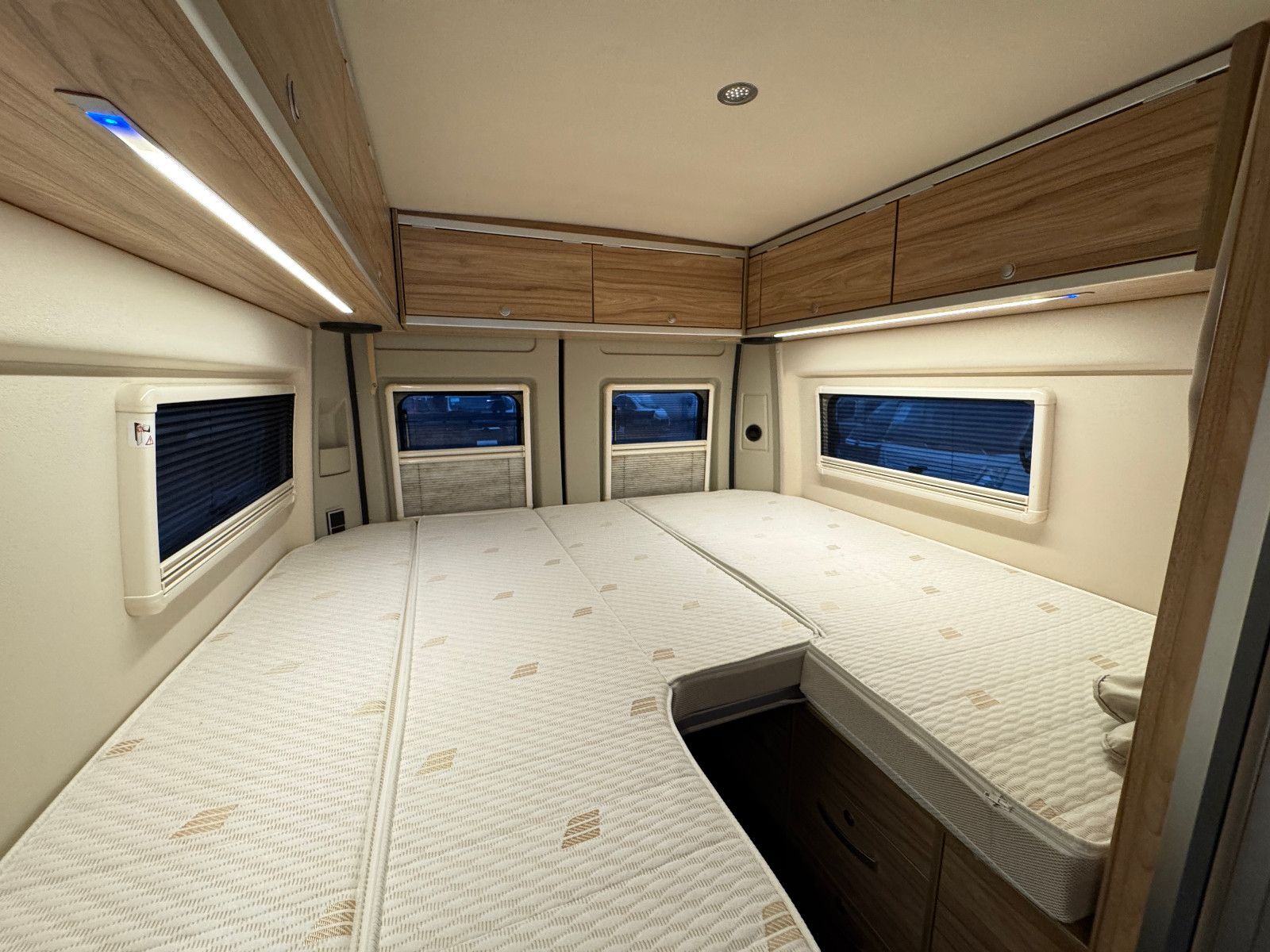 Fahrzeugabbildung HYMER / ERIBA / HYMERCAR YOSEMITE 600 CROSSOVER FIAT SCHLAFDACH LÄNGSBETT