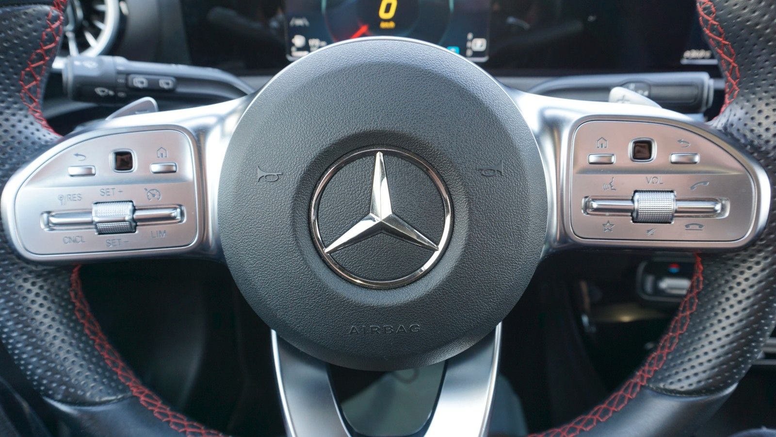Fahrzeugabbildung Mercedes-Benz A 200 AMG Line,Navi, Keyless,Night-Pak,Panorama