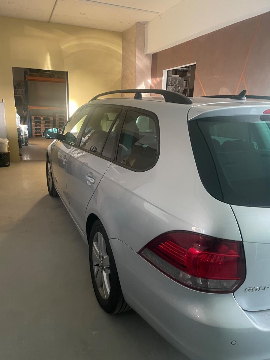 Volkswagen Golf 2012 — rear view
