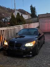BMW E60 550i V8 mit LPG (Handschalter) - BMW 550 mit Benzin-Antrieb: Limousine, Schaltgetriebe