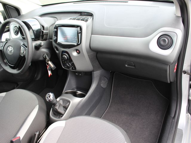AYGO Team D nur 4.800 KM ! / Rentnerfahrzeug
