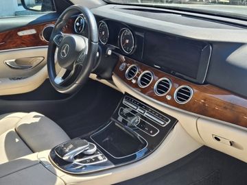 Mercedes E 220 - 8