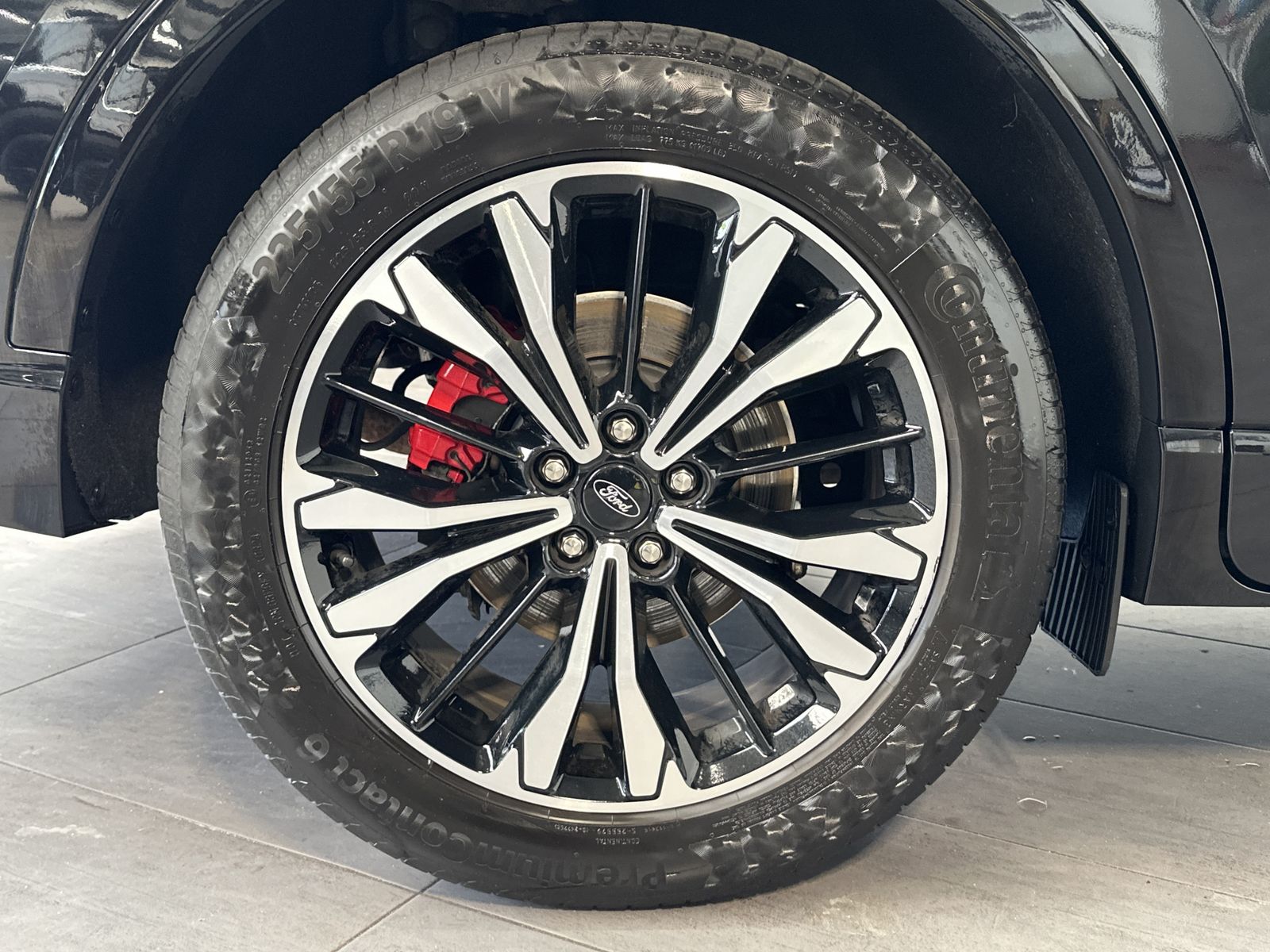 Fahrzeugabbildung Ford Kuga 2.0 EB 4x4 ST-Line X NAV+LED+AHK+B&O+PANORA