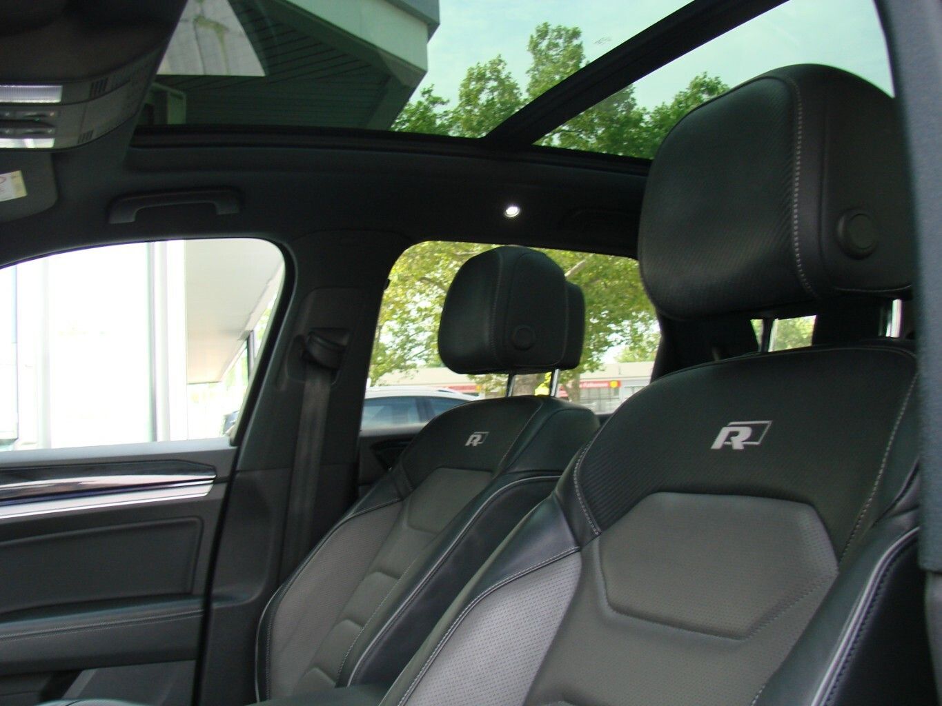 Volkswagen Touareg 3.0TDi R-Line 4M LED AHK PANO ACC Luftfe foto 19