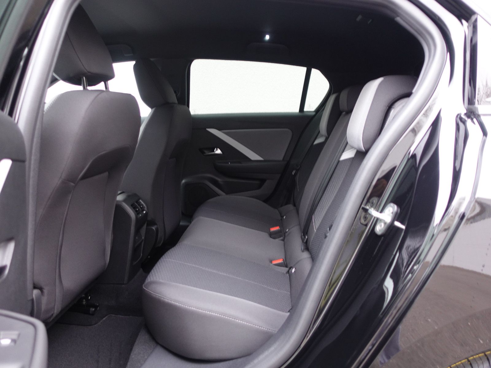 Fahrzeugabbildung Opel Astra Edition 1.2T,Navi,Kamera,Sitzhzg,AGR,LED