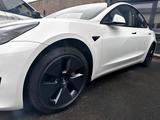 Tesla Model 3 Hinterradantrieb RWD RWD - Tesla Model 3 in Frankfurt (Main)