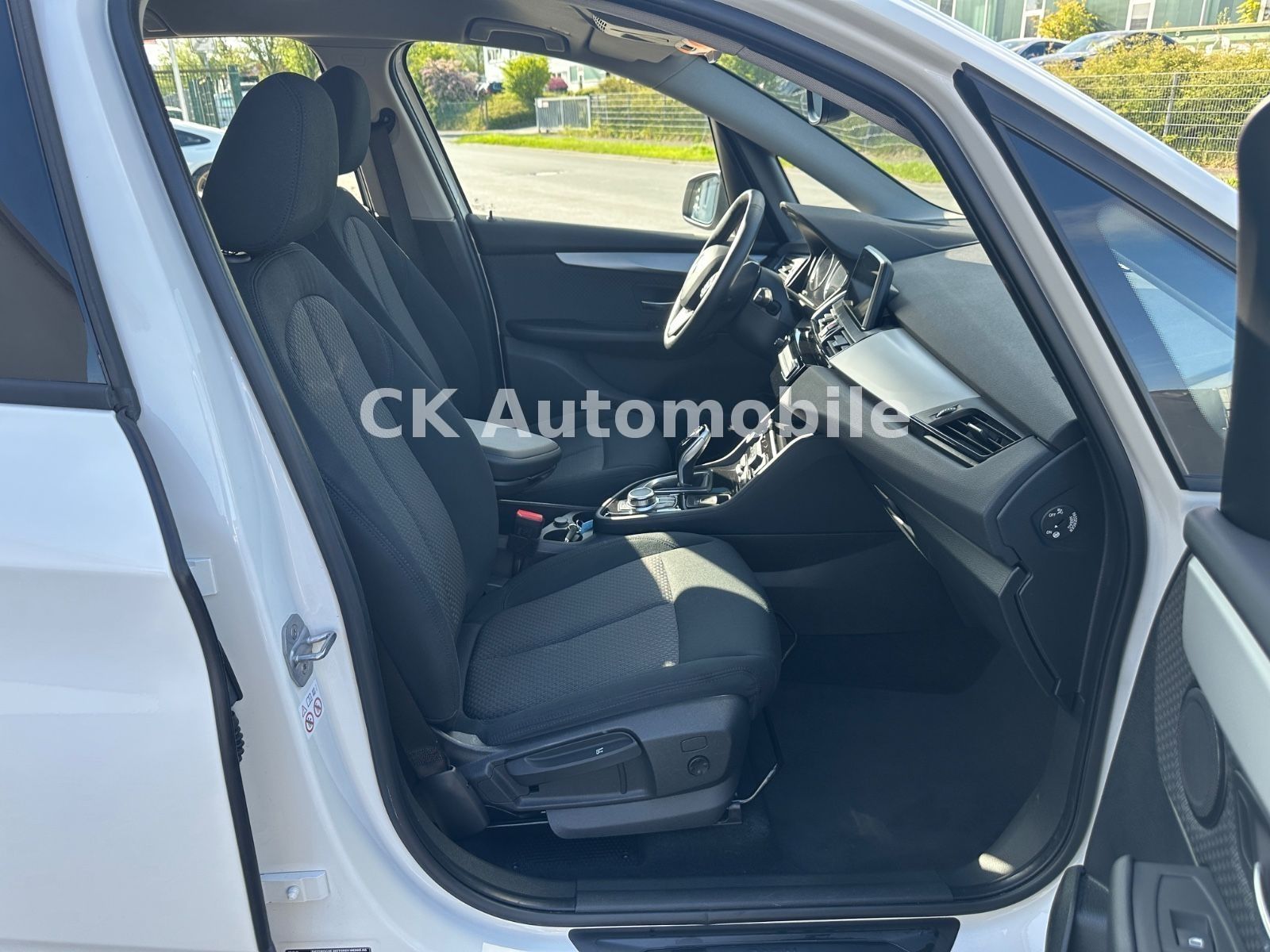 Fahrzeugabbildung BMW 218i Active Tourer Advantage Automatik/Navi/AHK