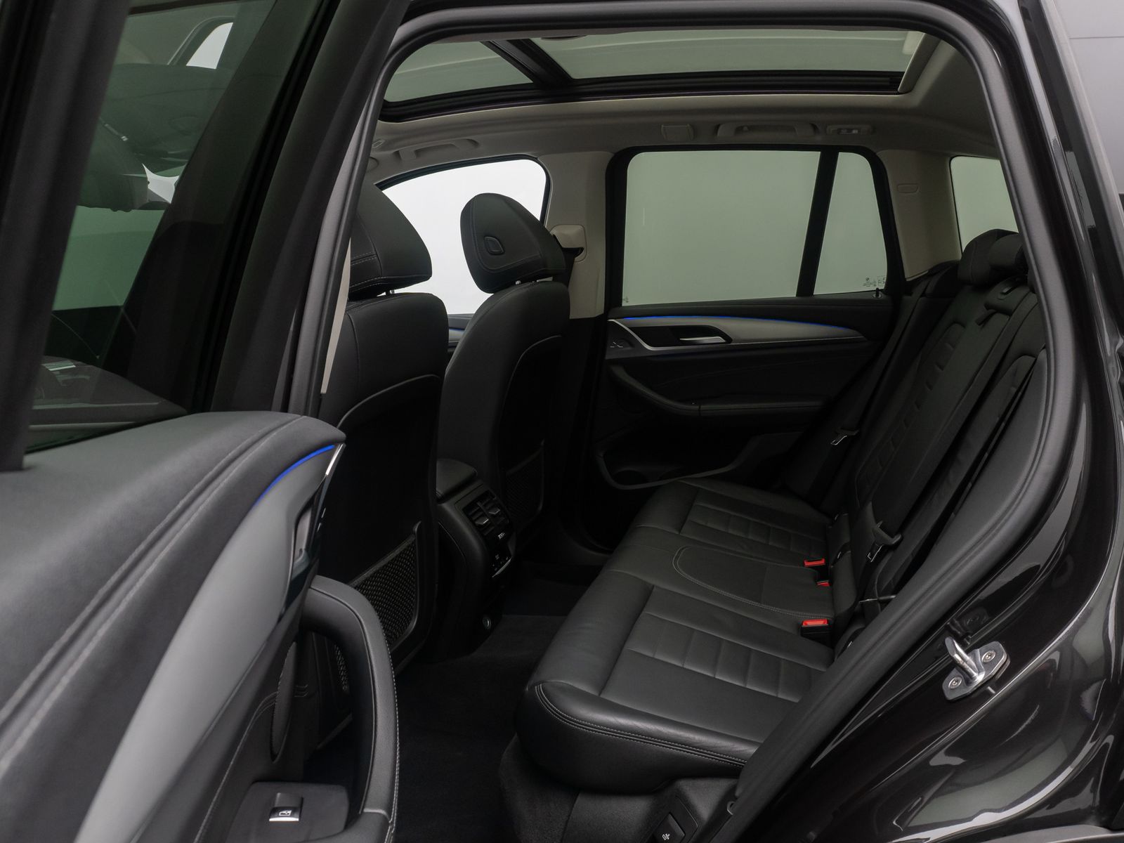 Fahrzeugabbildung BMW X3 xD30i Luxury Line AHK Panorama HUD DAB 21Zoll