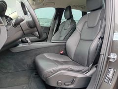 Fahrzeugabbildung Volvo XC60 D4 Momentum Pro 'BLIS,Keyless, CTA'