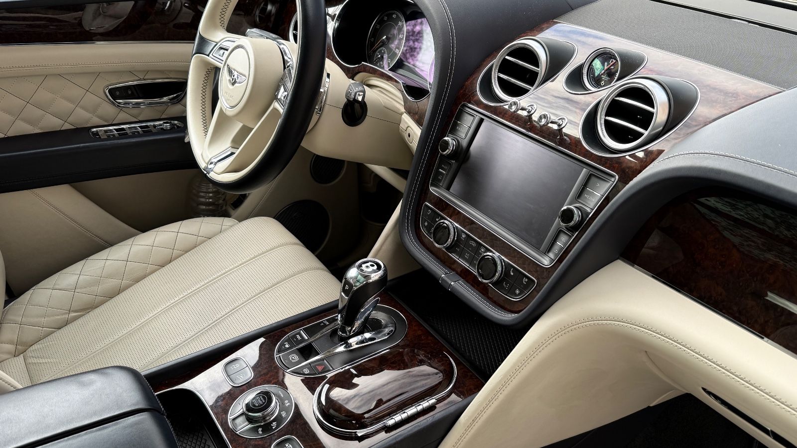 Fahrzeugabbildung Bentley Bentayga W12*First Edition*Dt. Auto*Naim*Mulline