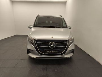 Mercedes V 220 - 2