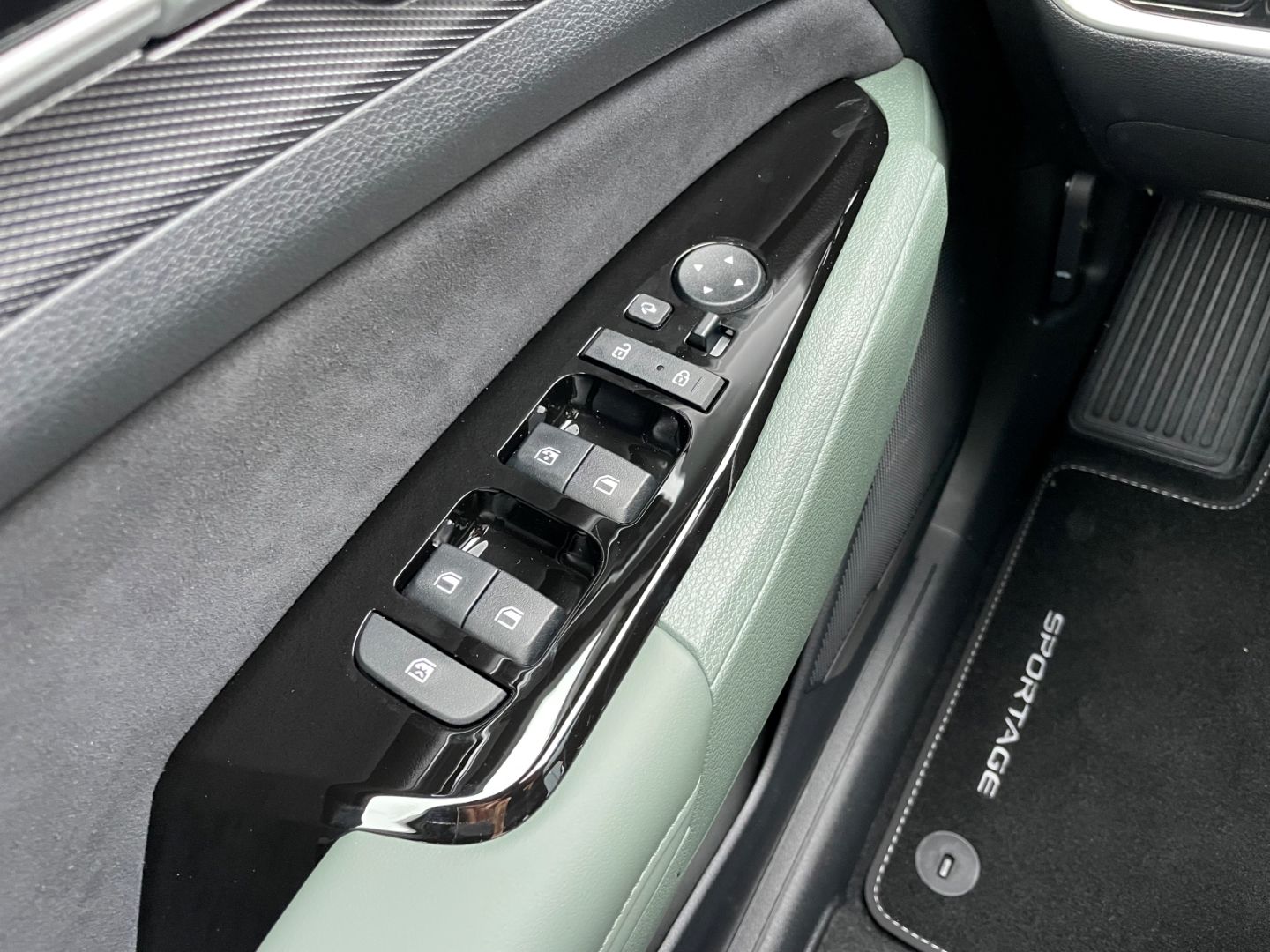 Fahrzeugabbildung Kia Sportage Nightline Mild-Hybrid LED Kamera SHZ