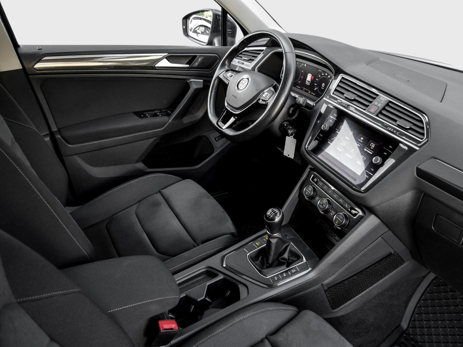 Volkswagen Tiguan Comfortline 1.5 TSI LED Navi ActiveID ACC imagem 3