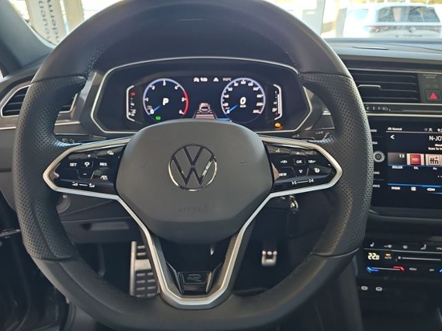 Fahrzeugabbildung Volkswagen Tiguan Allspace 2.0 TDI 4M DSG R-Line PANO MATRI