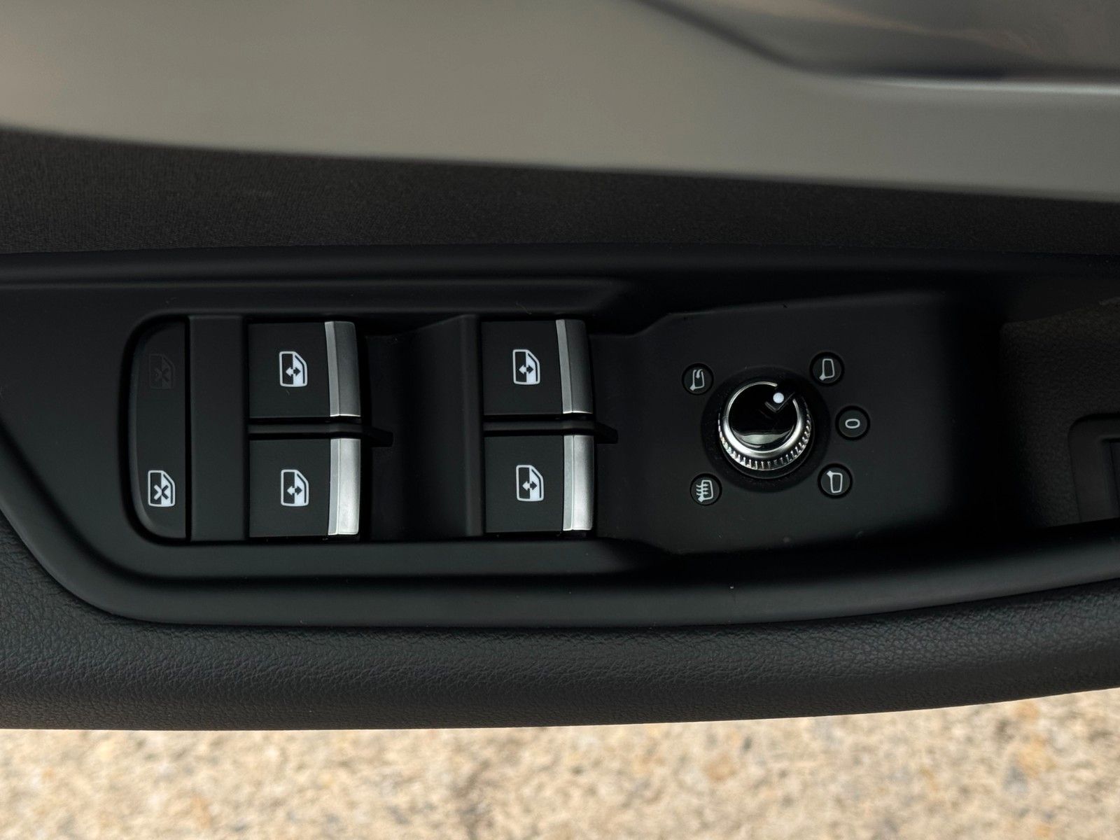 Fahrzeugabbildung Audi A4 Avant 40 TFSI S tronic Kamera Massage AHK SHZ