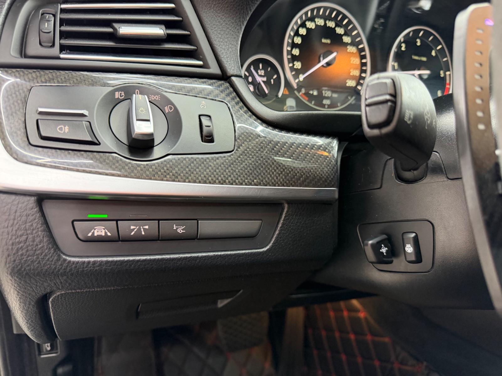 BMW M550 D 3.0 381ch XDRIVE BVA Pack M Toit pano Sièges chauffants cuir Historique présent - 2EME MAIN