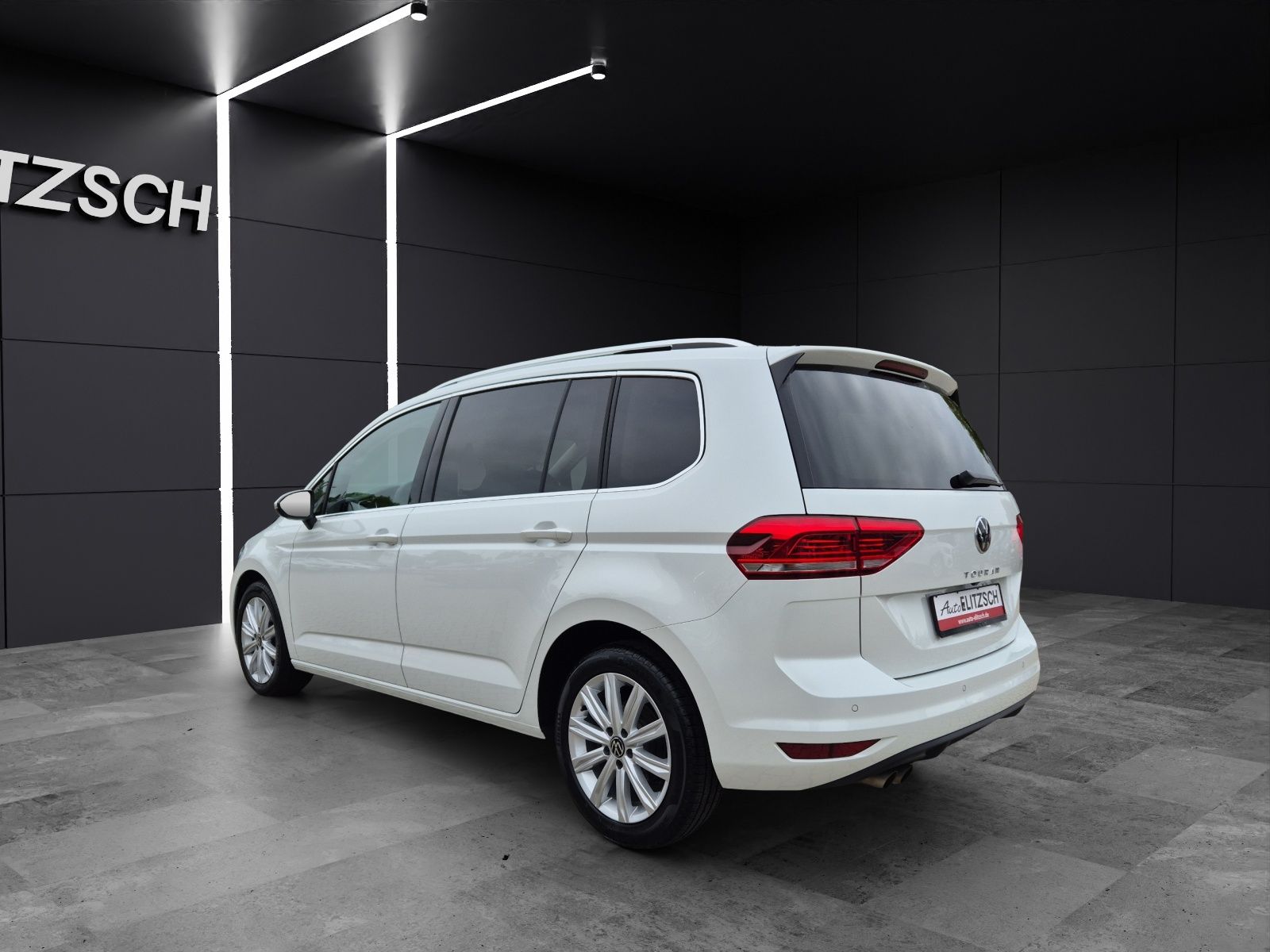 Fahrzeugabbildung Volkswagen Touran TDI Highline DSG 7-Si LED AHK Navi AID AC