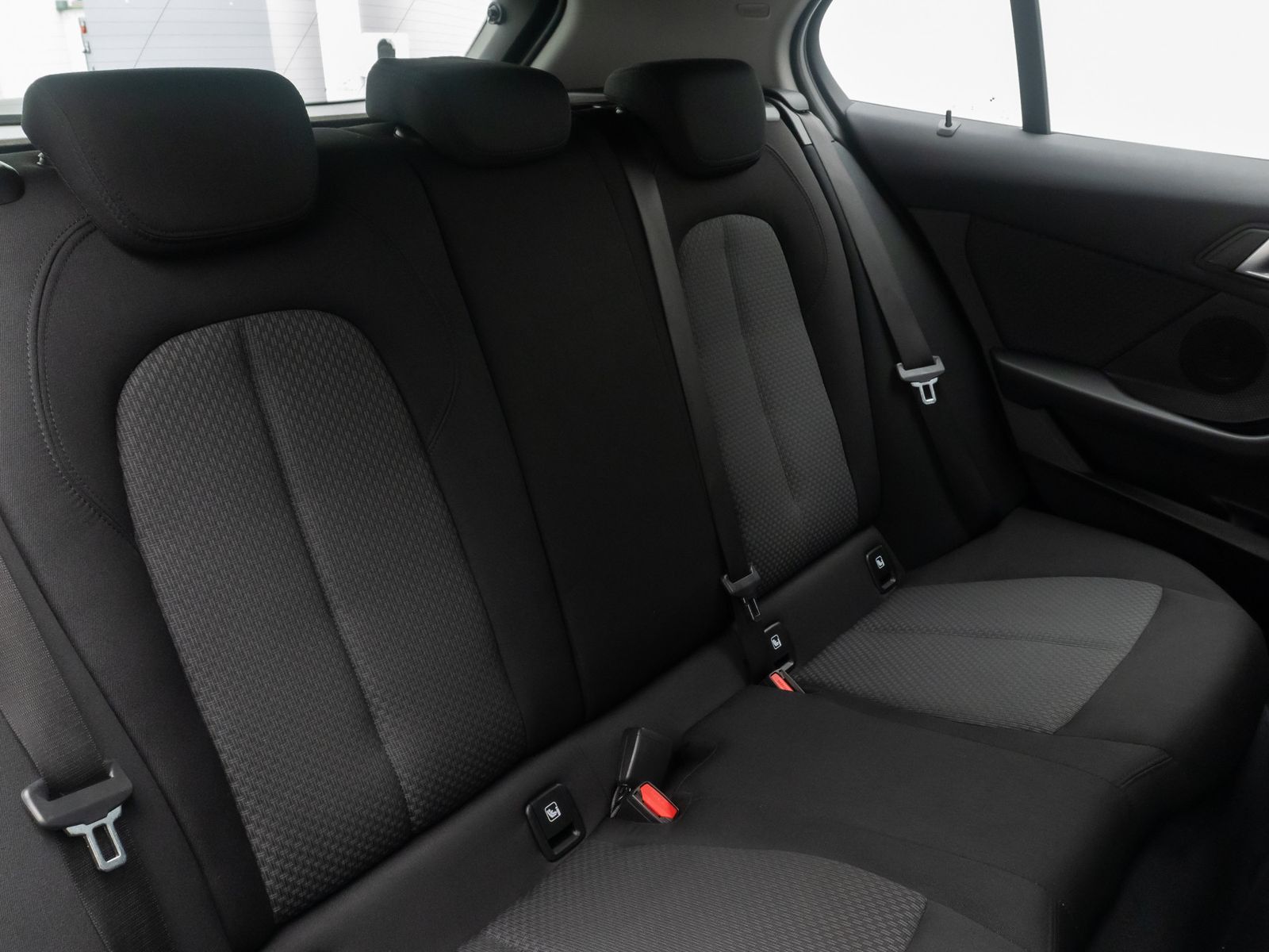 Fahrzeugabbildung BMW 118d Advantage PDC GeschwindigReg DAB CockpitPro