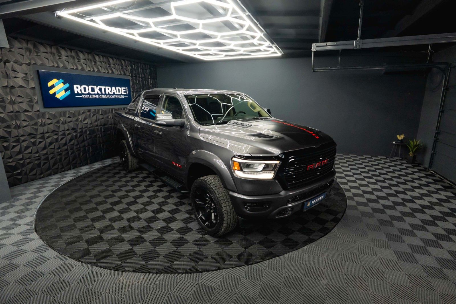 Fahrzeugabbildung Dodge RAM 5.7 V8 HEMI 4x4 OFFROAD NightPaket AXLE LOCK