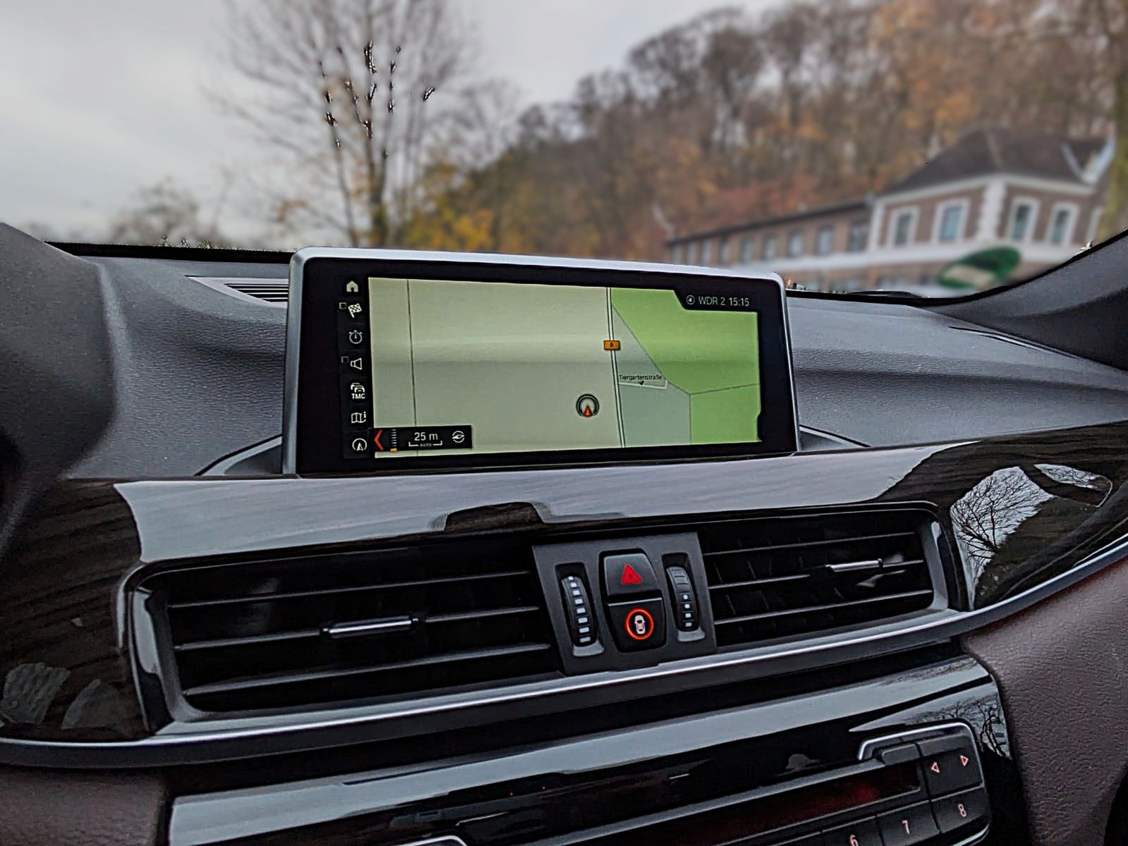 Fahrzeugabbildung BMW X1 XDRIVE 20i M SPORT LEDER PANO ACC NAVI-PL LED