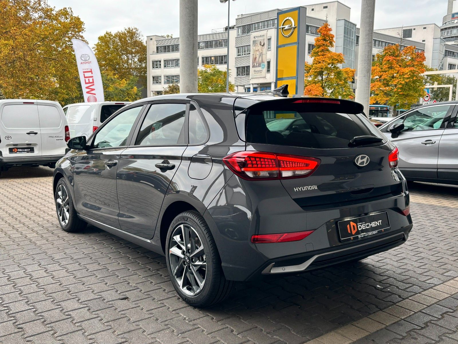 Fahrzeugabbildung Hyundai i30 AVANTAGE DCT 140PS Navi/SHZ/Kamera!