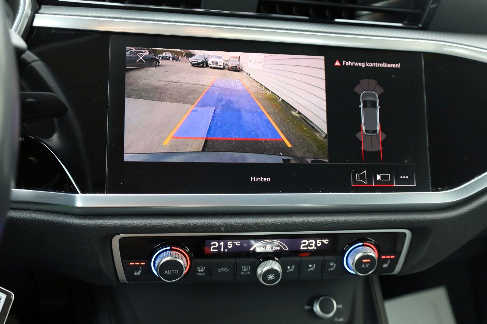 Fahrzeugabbildung Audi Q3 Sportback 35 TFSI S line,Leder,Navi,Kamera,SH